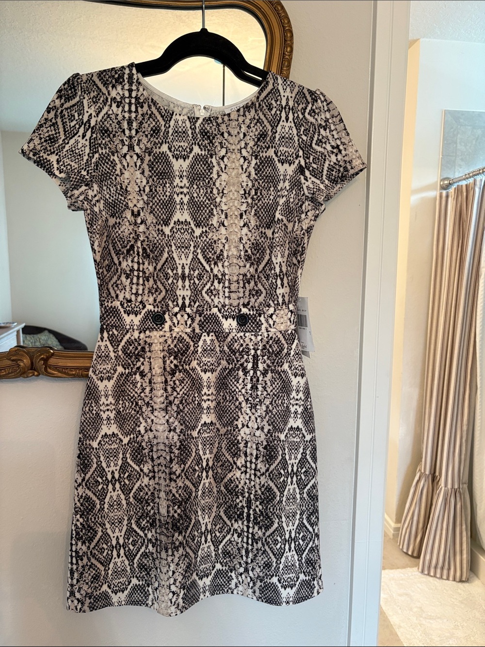 Python-Print Short Sleeve Sheath Dress in Black & White